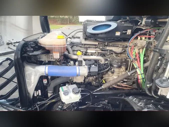 2021 FREIGHTLINER CA126