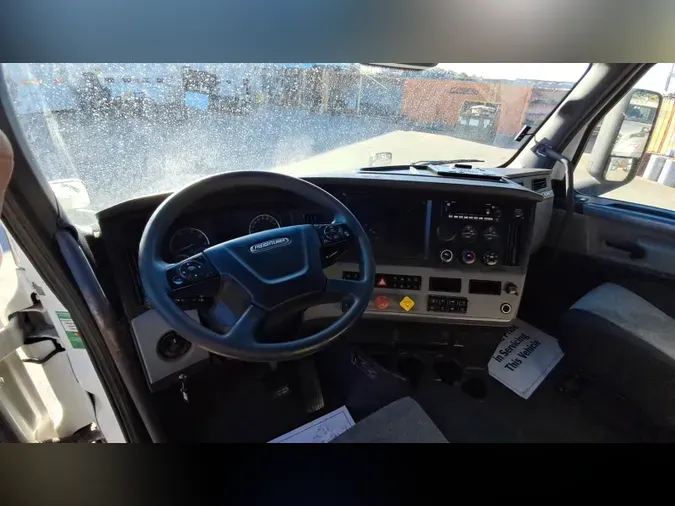 2021 Freightliner Cascadia 126