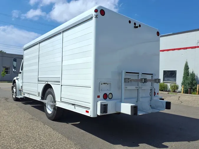 2016 FREIGHTLINER/MERCEDES M2 106