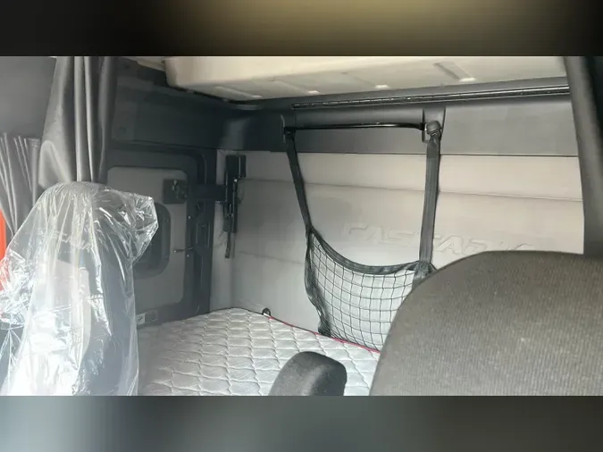 2020 Freightliner Cascadia 126