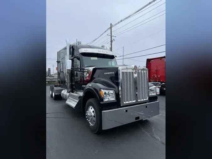 2025 Kenworth W990