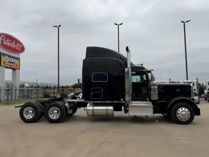 2022 Peterbilt 389d880358e12e6fc977a078748b6f6bb12