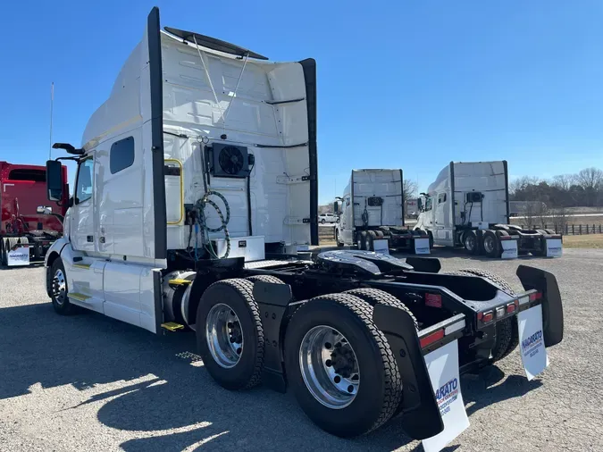 2021 VOLVO VNL64T740