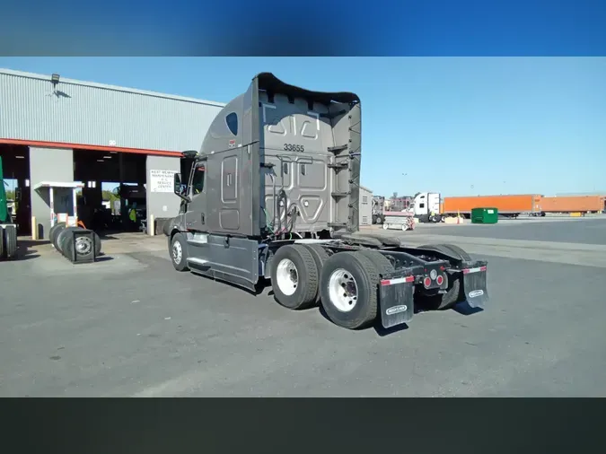 2025 Freightliner Cascadia 126