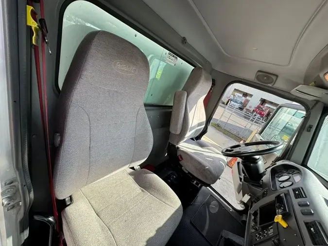 2020 Peterbilt 337d88f05e6bdbd5be670c9d1fffe4b3c35