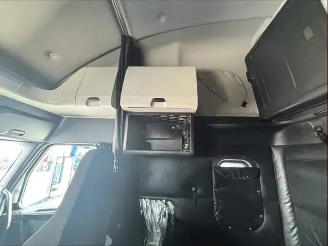 2023 Freightliner Cascadia 126