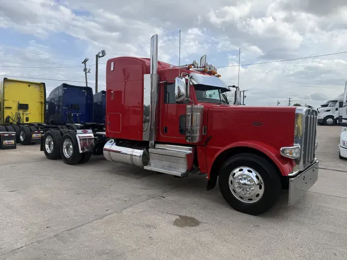 2022 Peterbilt 389