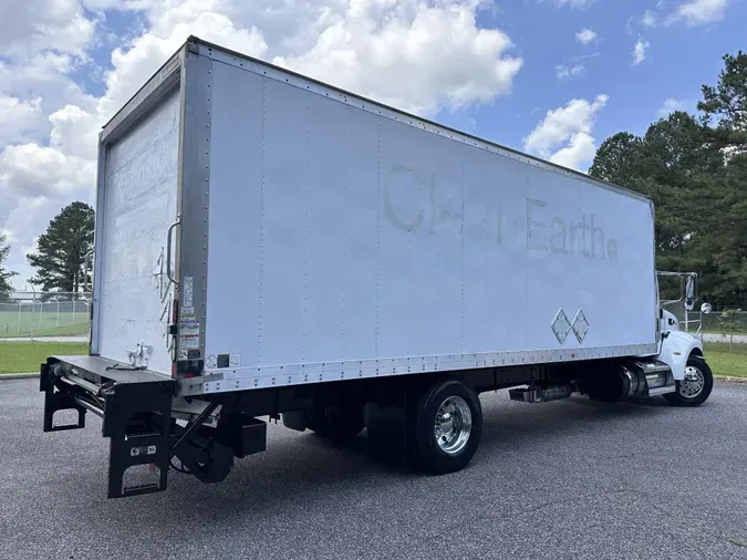 2017 Peterbilt 330