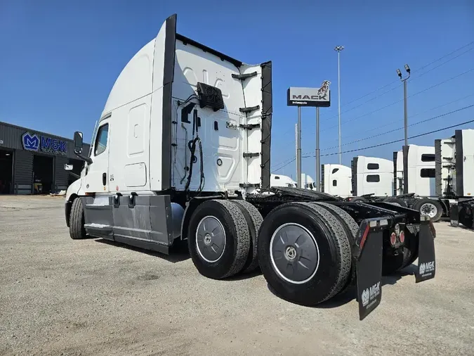 2021 FREIGHTLINER Cascadia 126