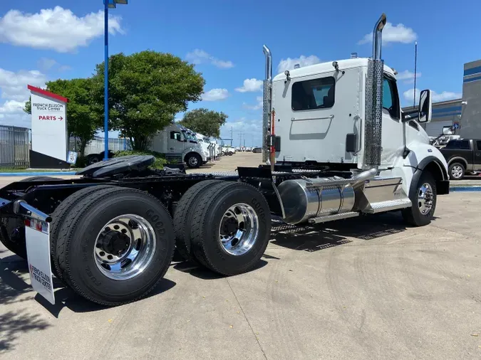 2025 Kenworth T880