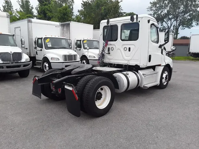 2020 FREIGHTLINER/MERCEDES NEW CASCADIA 126d89b83a8fdba5e83ac7784e232192941