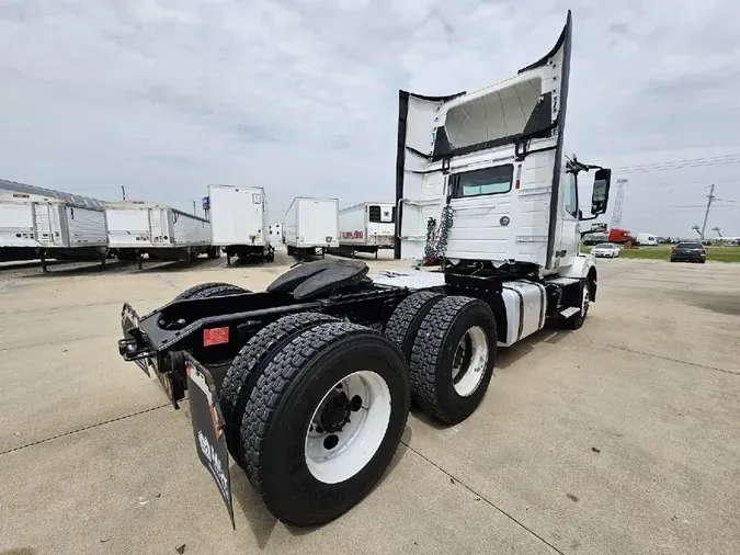 2018 VOLVO VNL64T300