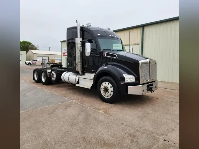 2021 Kenworth T880