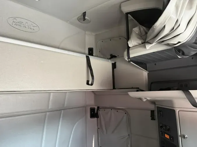 2021 Peterbilt 579d8a20120f330d24566d9bc04d45a6916