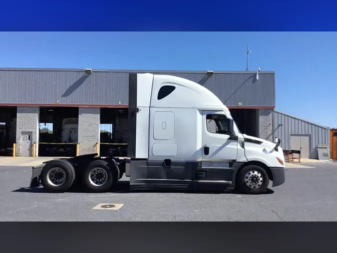 2022 Freightliner Cascadia 126d8a457407bc08fbabb2166f198190552