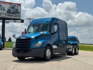 2021 FREIGHTLINER Cascadia 126
