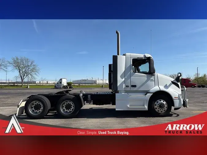 2023 VOLVO VNR64T300
