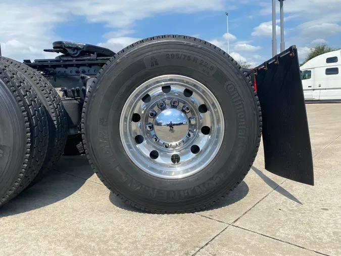 2021 FREIGHTLINER CASCADIA 126