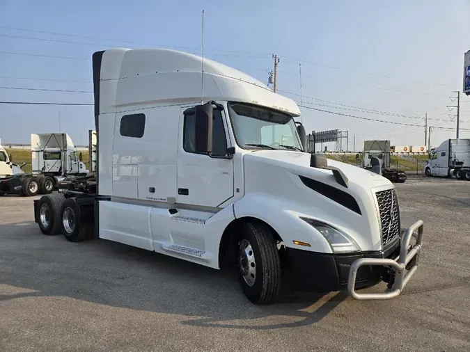 2022 VOLVO VNL64T740
