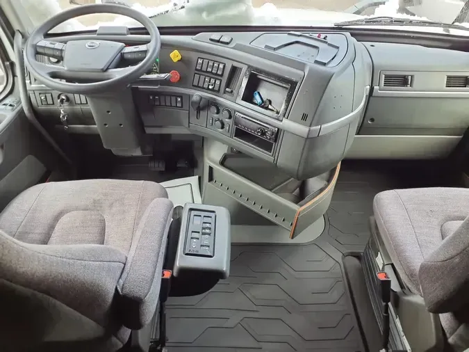2019 VOLVO VNL64T-760
