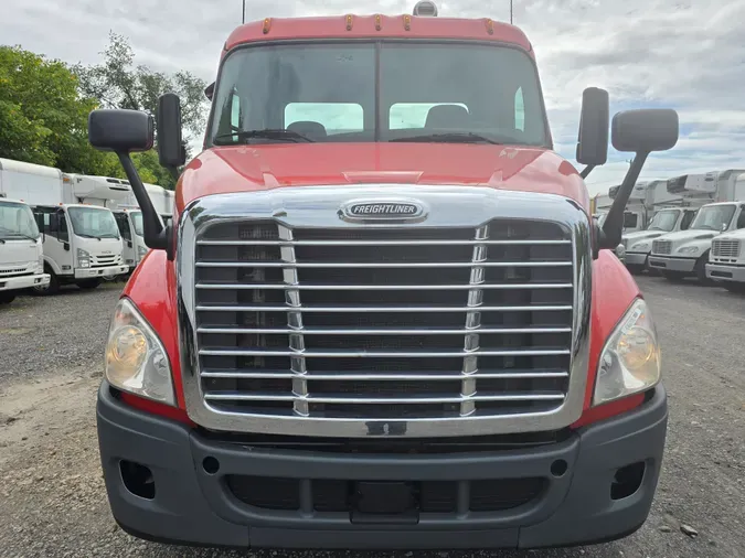 2016 FREIGHTLINER/MERCEDES CASCADIA 113