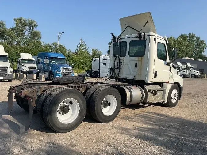 2018 Freightliner T12664ST