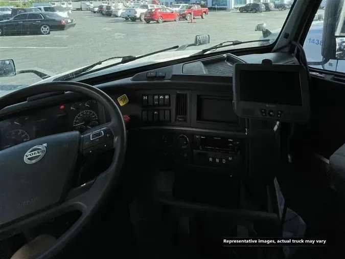 2022 VOLVO VNL860