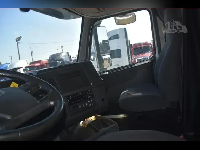 2020 VOLVO VNR62T640