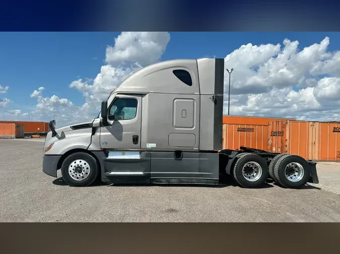 2022 Freightliner Cascadia 126