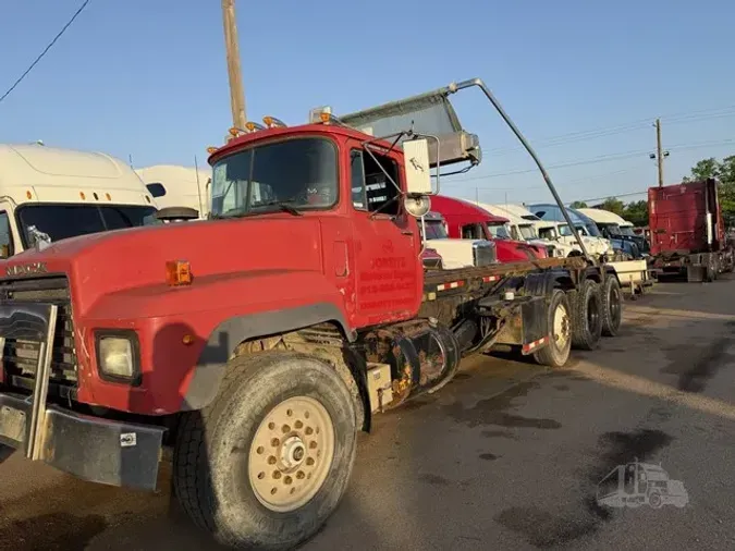 2001 MACK RD688Sd8d0ad66097ce37f8bb69bb323d91e83