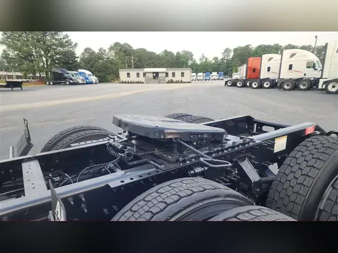 2020 VOLVO VNL760