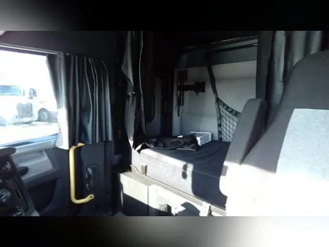 2022 Freightliner Cascadia 126