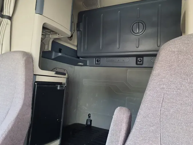 2019 FREIGHTLINER/MERCEDES CASCADIA 125