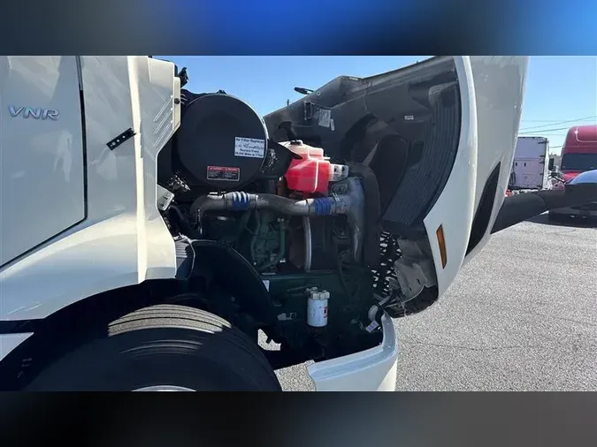 2021 VOLVO VNL640