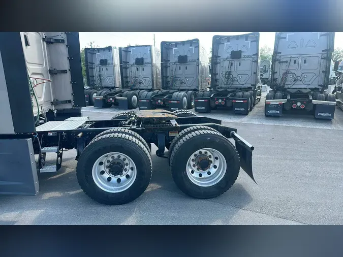 2022 Freightliner Cascadia 126d8dfd7ab237b330b63d9db1de58ace4f