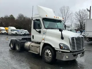 2015 FREIGHTLINER X12564ST