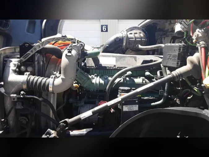 2020 Volvo VNL300