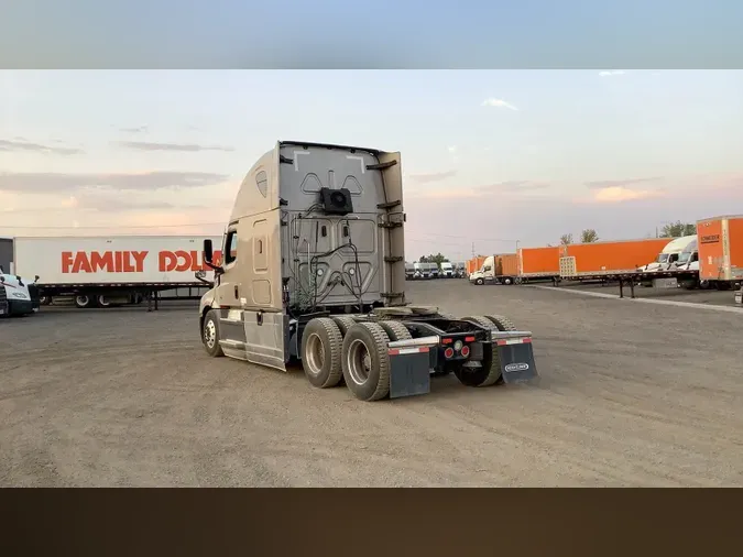 2021 Freightliner Cascadia 126