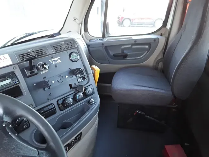 2017 FREIGHTLINER/MERCEDES CASCADIA 113