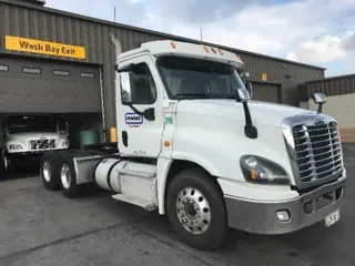 2015 FREIGHTLINER X12564ST
