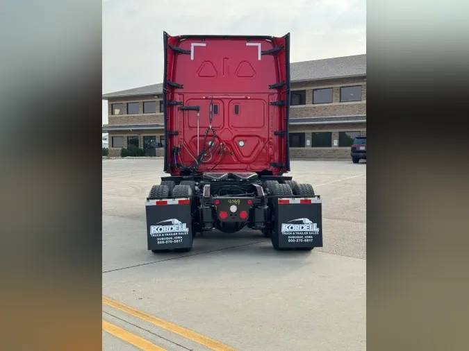2022 FREIGHTLINER Cascadia 126
