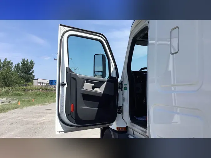 2020 Freightliner Cascadia 126