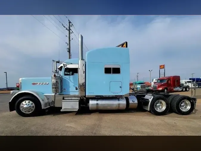 2021 Peterbilt 389