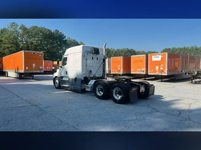 2021 Freightliner Cascadia 126