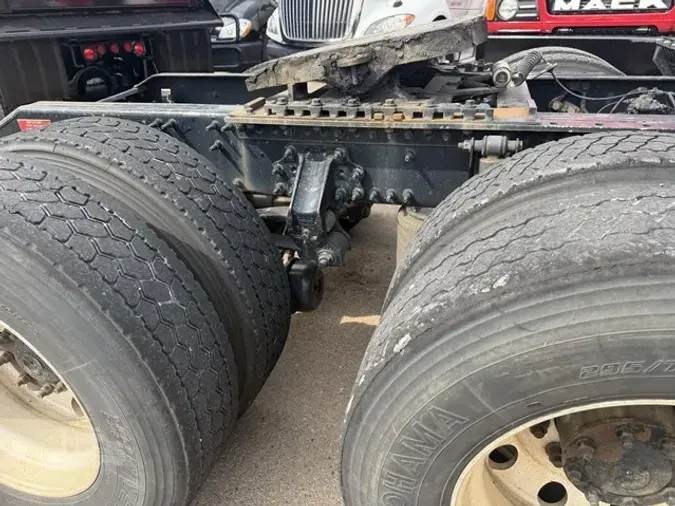 2015 VOLVO VNL64T300