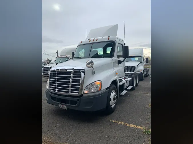 2016 FREIGHTLINER/MERCEDES CASCADIA 125d8fd453f4f1dc9b4b73951cbb33ac8d4