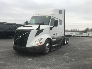 2025 VOLVO VNL64T660