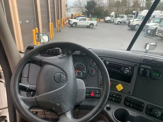 2018 Freightliner X12564ST