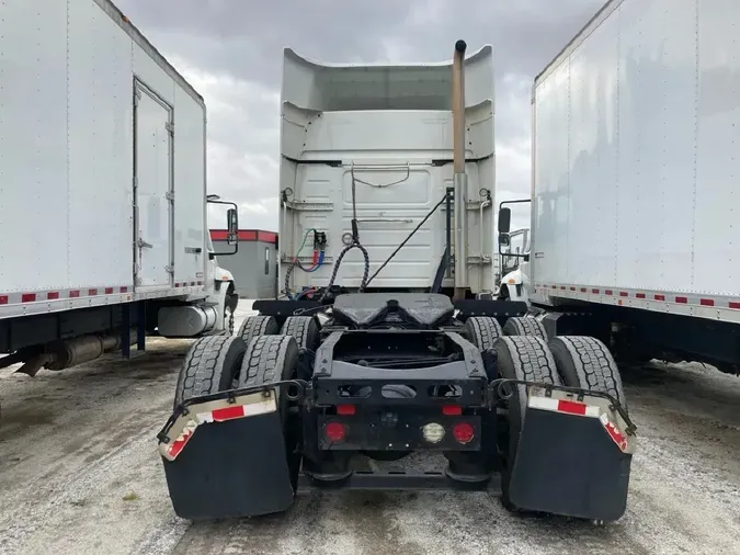 2019 VOLVO VNR64T640