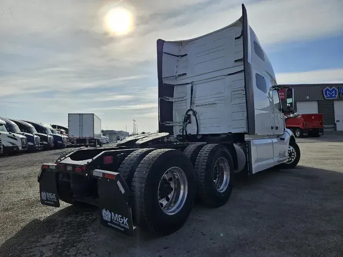 2023 VOLVO VNL64T760